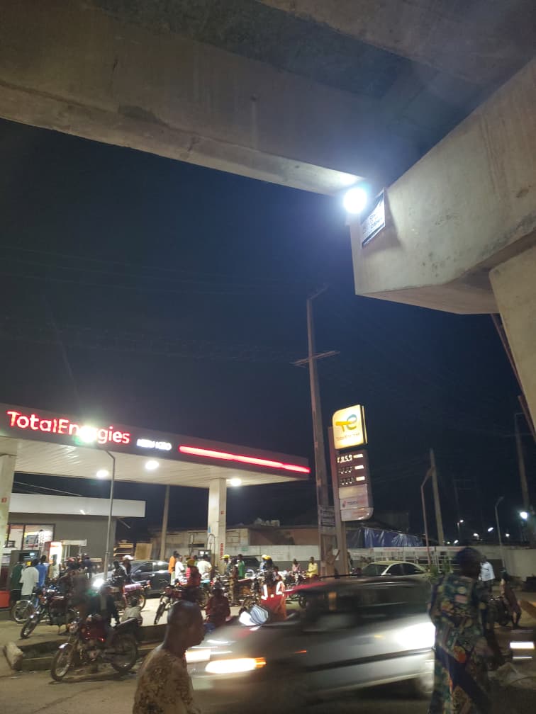 Solar street light installation